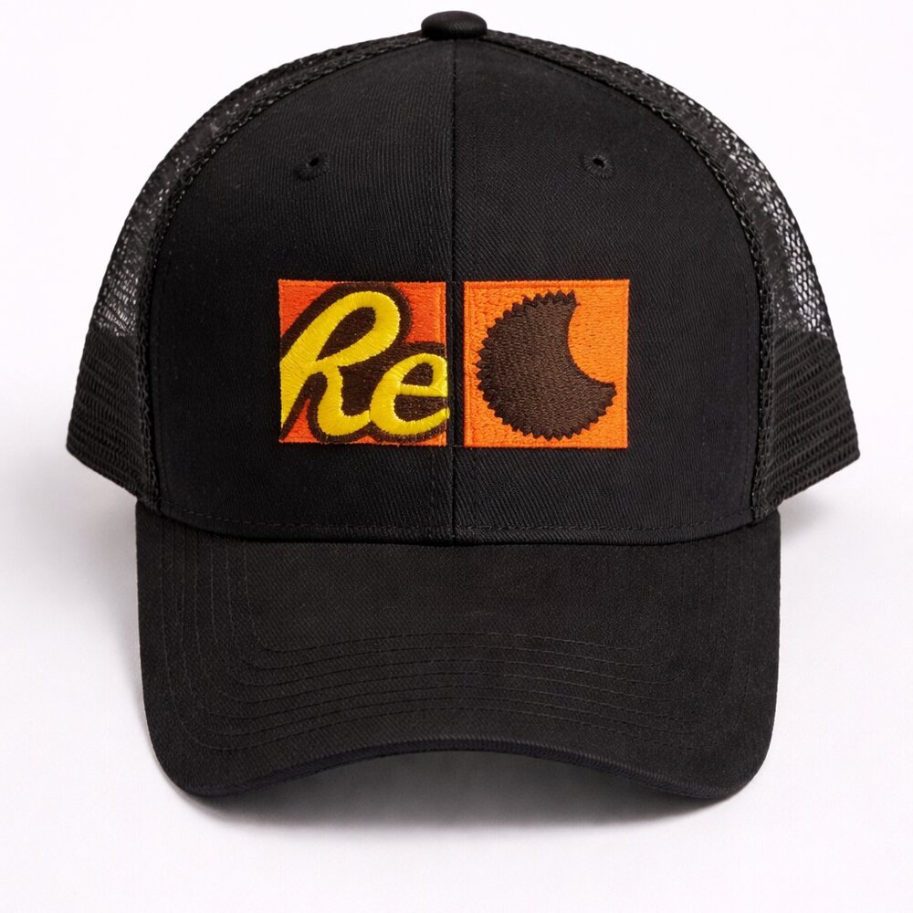 🧢 Black Trucker Hat – One Size Fits All (New Without Tags)